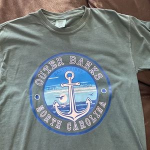 Outer banks shirt size M